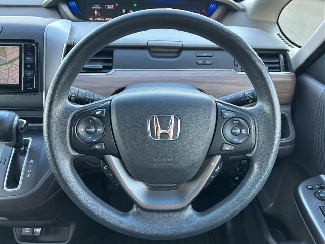 フリード Ｇ・ホンダセンシング　ホンダセンシング　メモリナビ　ブルートゥース　フルセグ　ＤＶＤ　バックカメラ　ハンズフリー両側パワスラ　衝突軽減　路外逸脱抑制　車線維持支援　追従クルコン　前席温席　ビルトインＥＴＣ　スマートキー（24枚目）