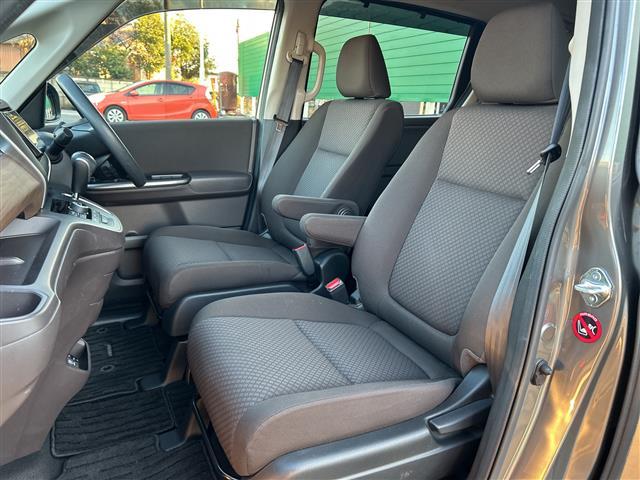 フリード Ｇ・ホンダセンシング　ホンダセンシング　メモリナビ　ブルートゥース　フルセグ　ＤＶＤ　バックカメラ　ハンズフリー両側パワスラ　衝突軽減　路外逸脱抑制　車線維持支援　追従クルコン　前席温席　ビルトインＥＴＣ　スマートキー（35枚目）