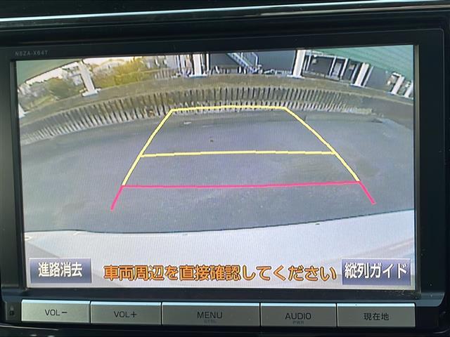 【バックモニター】後ろのカメラの映像がモニターに映し出されるので、後方の見えない死角や、障害物との距離感などもしっかり安全確認することができます！