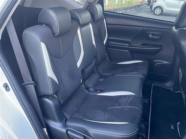 【セカンドシート】２列目もゆったりドライブを楽しめます。掲載箇所以外にご希望の写真がございましたらお気軽にお問い合わせ下さい。フロアマットは汚れが気になる場合は新品のご注文も承ります。