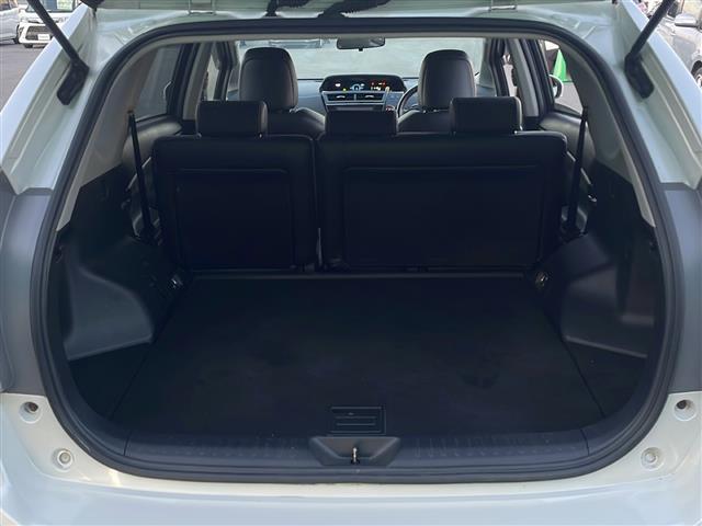 【トランク】積み込みやすくて、たっぷり積める荷室です。シートアレンジできるものは、乗車人数と荷物の量や大きさによってシートを動かすことができるので、より快適なドライブが可能です！