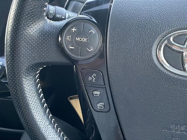 【ステアリングスイッチ】手元のボタンから、オーディオやナビなどの操作ができるので、よそ見をせずに安全に運転に集中できます！