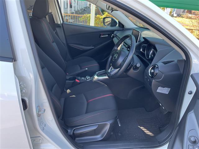 デミオ ＸＤツーリング　純正ＳＤナビ　ドラレコ　クルコン　アイドリングストップ　横滑り防止装置　衝突軽減システム　シートヒーター　オートライト　ＬＥＤヘッドライト　純正フロアマット　純正１６インチアルミホイール　禁煙車（14枚目）