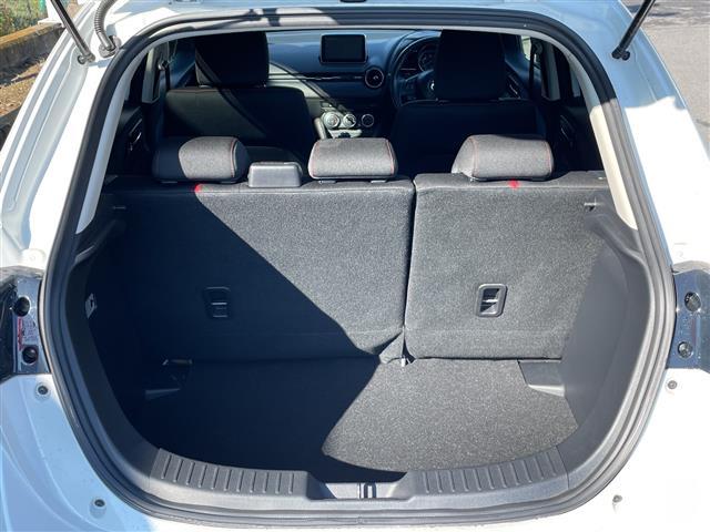 デミオ ＸＤツーリング　純正ＳＤナビ　ドラレコ　クルコン　アイドリングストップ　横滑り防止装置　衝突軽減システム　シートヒーター　オートライト　ＬＥＤヘッドライト　純正フロアマット　純正１６インチアルミホイール　禁煙車（16枚目）