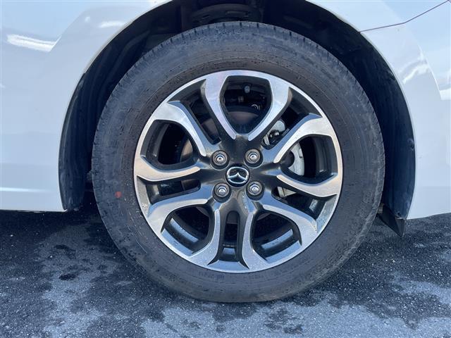 デミオ ＸＤツーリング　純正ＳＤナビ　ドラレコ　クルコン　アイドリングストップ　横滑り防止装置　衝突軽減システム　シートヒーター　オートライト　ＬＥＤヘッドライト　純正フロアマット　純正１６インチアルミホイール　禁煙車（17枚目）