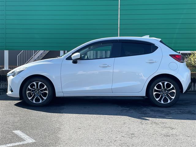 デミオ ＸＤツーリング　純正ＳＤナビ　ドラレコ　クルコン　アイドリングストップ　横滑り防止装置　衝突軽減システム　シートヒーター　オートライト　ＬＥＤヘッドライト　純正フロアマット　純正１６インチアルミホイール　禁煙車（19枚目）