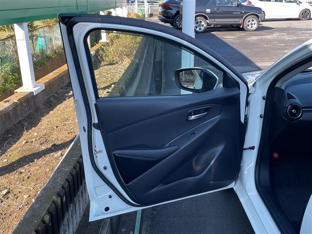 デミオ ＸＤツーリング　純正ＳＤナビ　ドラレコ　クルコン　アイドリングストップ　横滑り防止装置　衝突軽減システム　シートヒーター　オートライト　ＬＥＤヘッドライト　純正フロアマット　純正１６インチアルミホイール　禁煙車（37枚目）