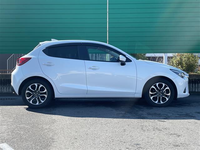 デミオ ＸＤツーリング　純正ＳＤナビ　ドラレコ　クルコン　アイドリングストップ　横滑り防止装置　衝突軽減システム　シートヒーター　オートライト　ＬＥＤヘッドライト　純正フロアマット　純正１６インチアルミホイール　禁煙車（41枚目）