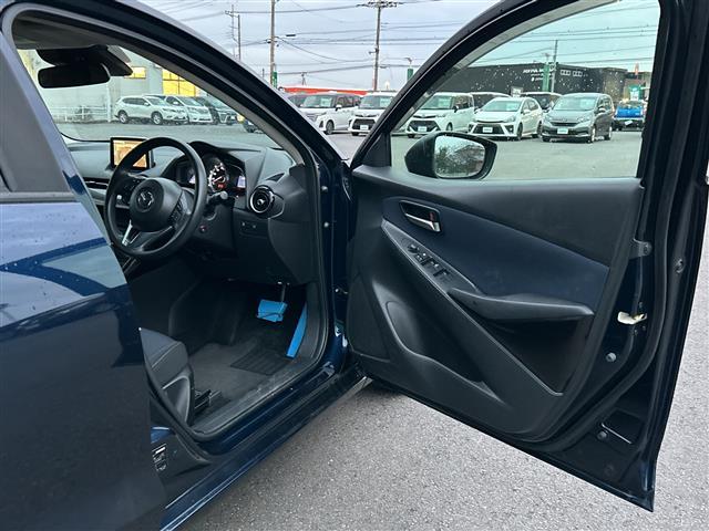 デミオ XD 純正SDナビ バックカメラ フルセグTV Bluetooth ETC クルーズコントロール アイドリングストップ 横滑り防止装置 衝突軽減システム オートライト LEDヘッドライト 純正フロアマット(31枚目)