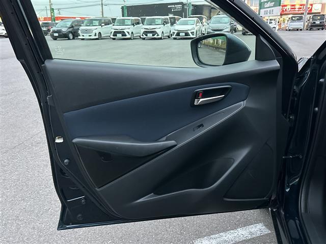 デミオ XD 純正SDナビ バックカメラ フルセグTV Bluetooth ETC クルーズコントロール アイドリングストップ 横滑り防止装置 衝突軽減システム オートライト LEDヘッドライト 純正フロアマット(35枚目)