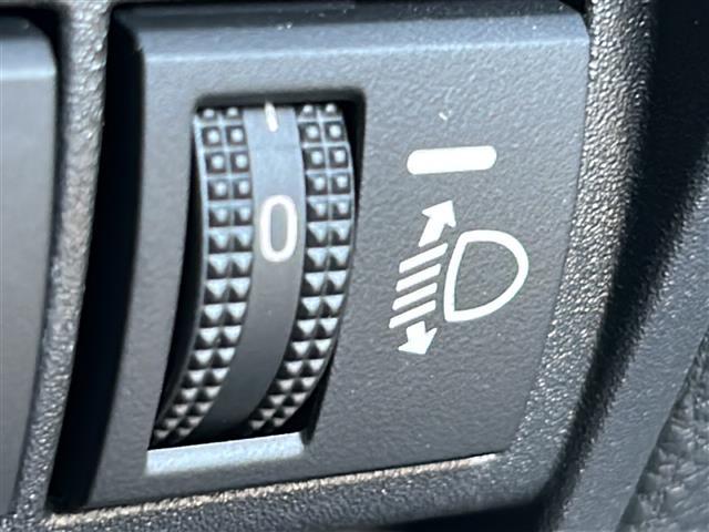 ヤリスクロス ハイブリッドZ 純正8型ナビ パノラマミックビューモニター ハーフレザーシート パワーシート ビルトインETC レーンキープアシスト 衝突軽減システム パーキングアシスト オートライト オートマチックハイビーム 禁煙(10枚目)