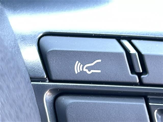 ヤリスクロス ハイブリッドZ 純正8型ナビ パノラマミックビューモニター ハーフレザーシート パワーシート ビルトインETC レーンキープアシスト 衝突軽減システム パーキングアシスト オートライト オートマチックハイビーム 禁煙(12枚目)