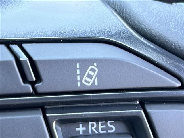 ヤリスクロス ハイブリッドZ 純正8型ナビ パノラマミックビューモニター ハーフレザーシート パワーシート ビルトインETC レーンキープアシスト 衝突軽減システム パーキングアシスト オートライト オートマチックハイビーム 禁煙(13枚目)