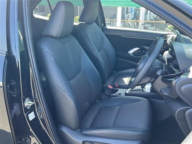 ヤリスクロス ハイブリッドZ 純正8型ナビ パノラマミックビューモニター ハーフレザーシート パワーシート ビルトインETC レーンキープアシスト 衝突軽減システム パーキングアシスト オートライト オートマチックハイビーム 禁煙(14枚目)