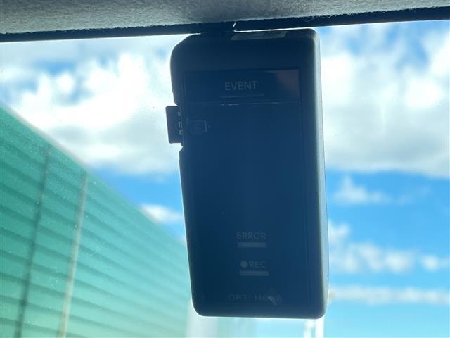 ルーミー カスタムG 純正9型ナビ ビルトインETC2.0 ドラレコ クリアランスソナー アイドリングストップ 横滑り防止装置 衝突軽減システム 両側パワースライドドア クルコン オートライト LEDヘッドライト 禁煙車(4枚目)