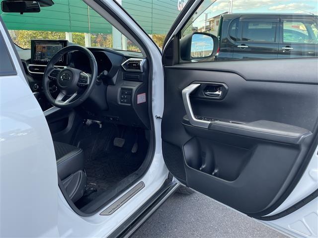 ロッキー プレミアム　純正ナビ　ビルトインＥＴＣ２．０　レーダークルーズコントロール　ドライブレコーダー　横滑り防止装置　衝突軽減システム　アイドリングストップ　オートライト　ＬＥＤヘッドライト　純正フロアマット　禁煙車（32枚目）