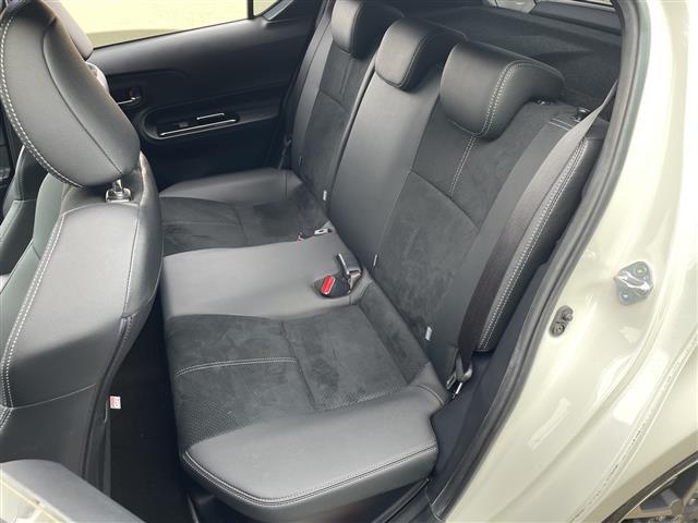 アクア 　社外ＳＤナビ（Ｂｌｕｅｔｏｏｔｈ，ＣＤ，ＤＶＤ，バックカメラ）　ドライブレコーダー　ＥＴＣ　クルーズコントロール　衝突被害軽減システム　横滑り防止装置　レーンキープアシスト　ＬＥＤオートライト（32枚目）