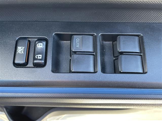 アクア Ｓ　純正ＳＤナビ（ＣＤ，ＤＶＤ，Ｂｌｕｅｔｏｏｔｈ，ワンセグＴＶ，バックカメラ）　ＥＴＣ　ＬＥＤオートライト　冷房ＡＡＣ　ＵＳＢ入力端子　社外フロアマット　１５インチ純正アルミホイール（9枚目）