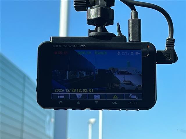 プリウス Ａ　純正ＳＤナビ（Ｂｌｕｅｔｏｏｔｈ，ＤＶＤ，ＣＤ，フルセグＴＶ，バックカメラ）　ビルトインＥＴＣ２．０　ドライブレコーダー　スマートキー　横滑り防止装置　コーナーセンサー　レーンキープアシスト（5枚目）