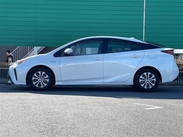 プリウス Ａ　純正ＳＤナビ（Ｂｌｕｅｔｏｏｔｈ，ＤＶＤ，ＣＤ，フルセグＴＶ，バックカメラ）　ビルトインＥＴＣ２．０　ドライブレコーダー　スマートキー　横滑り防止装置　コーナーセンサー　レーンキープアシスト（21枚目）