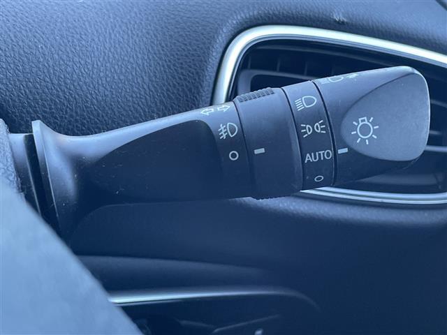 プリウス Ａ　純正ＳＤナビ（Ｂｌｕｅｔｏｏｔｈ，ＤＶＤ，ＣＤ，フルセグＴＶ，バックカメラ）　ビルトインＥＴＣ２．０　ドライブレコーダー　スマートキー　横滑り防止装置　コーナーセンサー　レーンキープアシスト（30枚目）