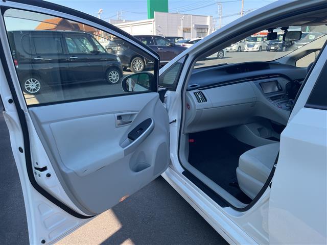 プリウス Ｓ　純正ＳＤナビ　Ｂｌｕｅｔｏｏｔｈ搭載　フルセグＴＶ　バックカメラ　ＡＡＣ　純正ホイールキャップ　純正フロアマット　ＬＥＤヘッドライト　オートライト　ビルトイン　ＥＴＣ　横滑り防止装置　禁煙車（36枚目）