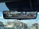 【デジタルルームミラー】車両後方カメラの映像をルームミラーに映すことが出来ます。 そのため、後席に人や荷物があって後方が見えづらい場合でもしっかり視界を確保することが出来ます。