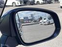 【BSW(後側方車両検知警報)/ブラインドスポットワーニング】隣接レーンのクルマを検知した場合、ドアミラー周辺に設けられたインジケーターを点灯したり音が鳴ったりしてお知らせします。