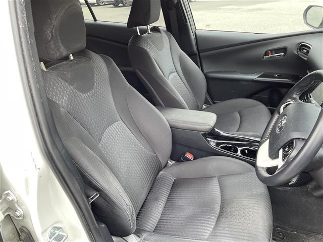 プリウス A ETC、純正ナビ、バックカメラ(20枚目)