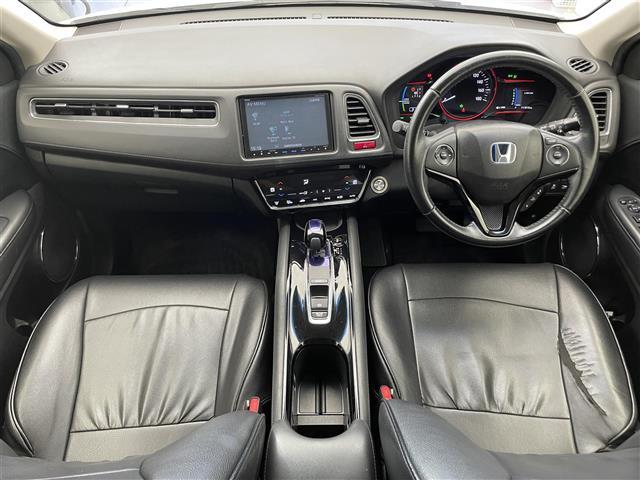 ヴェゼル ハイブリッドＺ　後席モニター、純正ナビ、ＢＣ（2枚目）