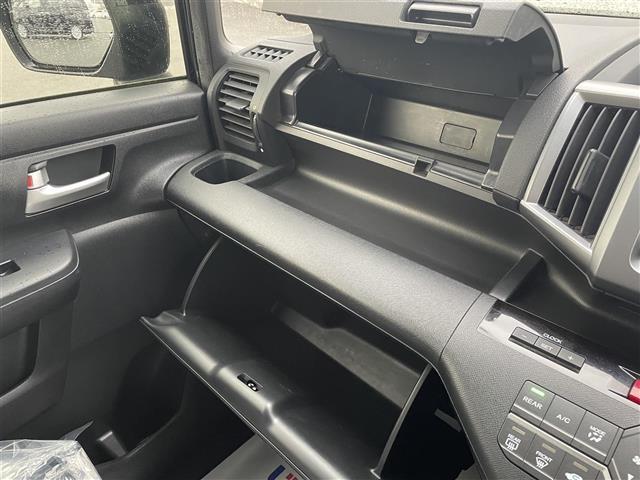 ステップワゴンスパーダ インターナビ　パワーエディション　ＥＴＣ、両側ＰＳＤ、純正ナビ（18枚目）