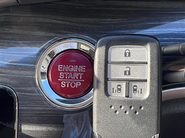 オデッセイ アブソルート・Ｘホンダセンシング　・４ＷＤ・社外ナビ・フルセグＴＶ・Ｂｌｕｅｔｏｏｔｈ・フリップダウンモニター・両側パワースライドドア・衝突軽減装置・横滑り抑制装置・レーンキープアシスト・レーダークルーズコントロール（9枚目）