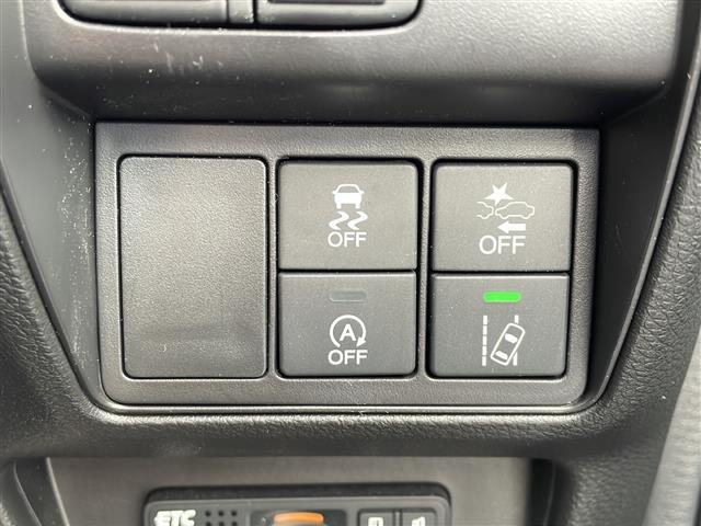オデッセイ アブソルート・Ｘホンダセンシング　・４ＷＤ・社外ナビ・フルセグＴＶ・Ｂｌｕｅｔｏｏｔｈ・フリップダウンモニター・両側パワースライドドア・衝突軽減装置・横滑り抑制装置・レーンキープアシスト・レーダークルーズコントロール（17枚目）