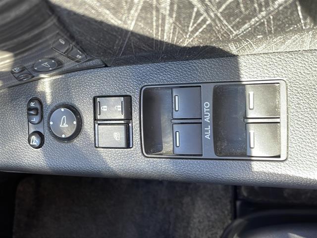 オデッセイ アブソルート・Ｘホンダセンシング　・４ＷＤ・社外ナビ・フルセグＴＶ・Ｂｌｕｅｔｏｏｔｈ・フリップダウンモニター・両側パワースライドドア・衝突軽減装置・横滑り抑制装置・レーンキープアシスト・レーダークルーズコントロール（19枚目）
