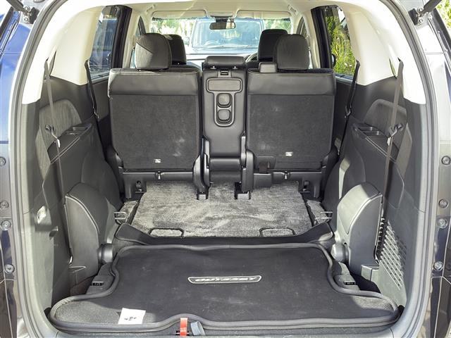 オデッセイ アブソルート・Ｘホンダセンシング　・４ＷＤ・社外ナビ・フルセグＴＶ・Ｂｌｕｅｔｏｏｔｈ・フリップダウンモニター・両側パワースライドドア・衝突軽減装置・横滑り抑制装置・レーンキープアシスト・レーダークルーズコントロール（26枚目）