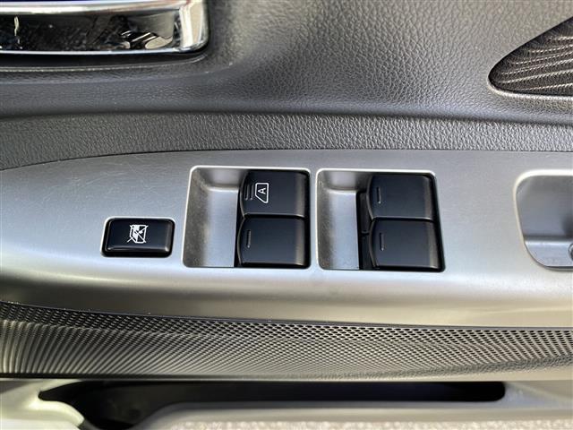 デイズルークス ハイウェイスター X Gパッケージ ・4WD・純正ナビ・全方位カメラ・フルセグTV・Bluetooth・両側パワースライドドア・エンジンスターター・スマートキー・シートヒーター・ETC・純正15AW・純正フォグ・(17枚目)