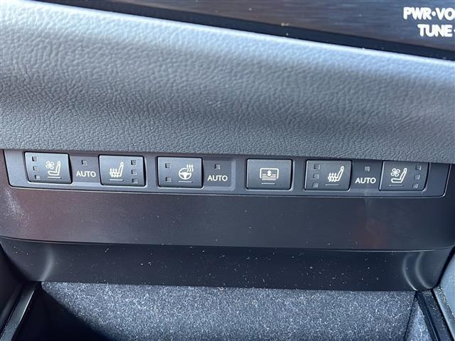 ES ES300h Fスポーツ サンルーフ/本革シート/純正ナビ/フルセグ/TVキャンセラー/バックカメラ/Bluetooth/衝突被害軽減ブレーキ/レーンキープアシスト/レーダークルーズコントロール(16枚目)