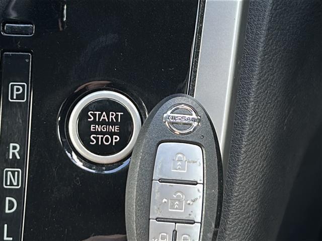 セレナ ハイウェイスター　純正９インチナビ・純正フリップダウンモニター・フルセグ・Ｂｌｕｅｔｏｏｔｈ・エンジンスターター・両側パワースライドドア・衝突軽減ブレーキ・レーンキープアシスト・レーダークルーズ（10枚目）