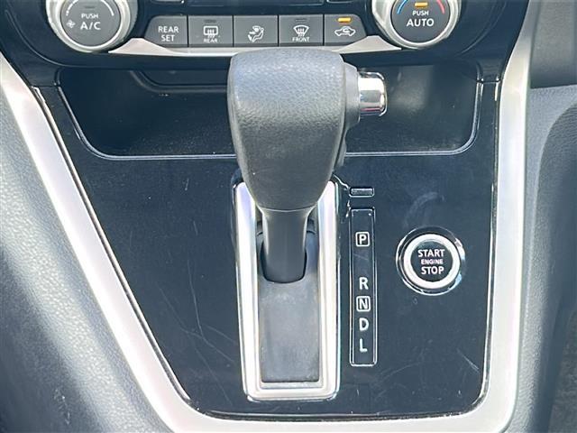 セレナ ハイウェイスター　純正９インチナビ・純正フリップダウンモニター・フルセグ・Ｂｌｕｅｔｏｏｔｈ・エンジンスターター・両側パワースライドドア・衝突軽減ブレーキ・レーンキープアシスト・レーダークルーズ（13枚目）