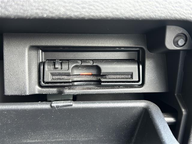 セレナ ハイウェイスター　純正９インチナビ・純正フリップダウンモニター・フルセグ・Ｂｌｕｅｔｏｏｔｈ・エンジンスターター・両側パワースライドドア・衝突軽減ブレーキ・レーンキープアシスト・レーダークルーズ（17枚目）