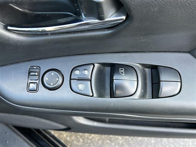 セレナ ハイウェイスター　純正９インチナビ・純正フリップダウンモニター・フルセグ・Ｂｌｕｅｔｏｏｔｈ・エンジンスターター・両側パワースライドドア・衝突軽減ブレーキ・レーンキープアシスト・レーダークルーズ（18枚目）