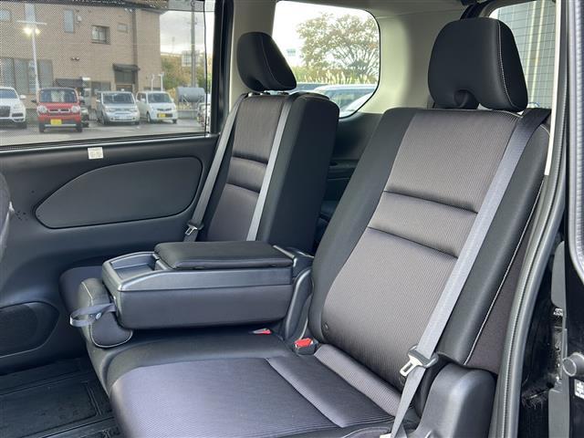 セレナ ハイウェイスター　純正９インチナビ・純正フリップダウンモニター・フルセグ・Ｂｌｕｅｔｏｏｔｈ・エンジンスターター・両側パワースライドドア・衝突軽減ブレーキ・レーンキープアシスト・レーダークルーズ（21枚目）