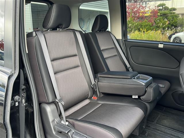 セレナ ハイウェイスター　純正９インチナビ・純正フリップダウンモニター・フルセグ・Ｂｌｕｅｔｏｏｔｈ・エンジンスターター・両側パワースライドドア・衝突軽減ブレーキ・レーンキープアシスト・レーダークルーズ（23枚目）