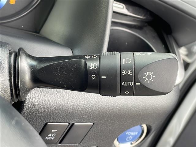 ヴェルファイアハイブリッド Ｚ　ゴールデンアイズ　４ＷＤ／純正メーカーＯＰナビ／フルセグ／ＣＤ／ＤＶＤ／ＢＴ／両側パワースライドドア／フリップダウンモニター／サンルーフ／衝突軽減ブレーキ／レーンキープアシスト／レーダークルーズコントロール（10枚目）