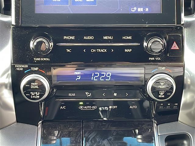 ヴェルファイアハイブリッド Ｚ　ゴールデンアイズ　４ＷＤ／純正メーカーＯＰナビ／フルセグ／ＣＤ／ＤＶＤ／ＢＴ／両側パワースライドドア／フリップダウンモニター／サンルーフ／衝突軽減ブレーキ／レーンキープアシスト／レーダークルーズコントロール（14枚目）