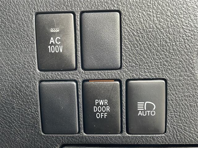 ヴェルファイアハイブリッド Ｚ　ゴールデンアイズ　４ＷＤ／純正メーカーＯＰナビ／フルセグ／ＣＤ／ＤＶＤ／ＢＴ／両側パワースライドドア／フリップダウンモニター／サンルーフ／衝突軽減ブレーキ／レーンキープアシスト／レーダークルーズコントロール（17枚目）