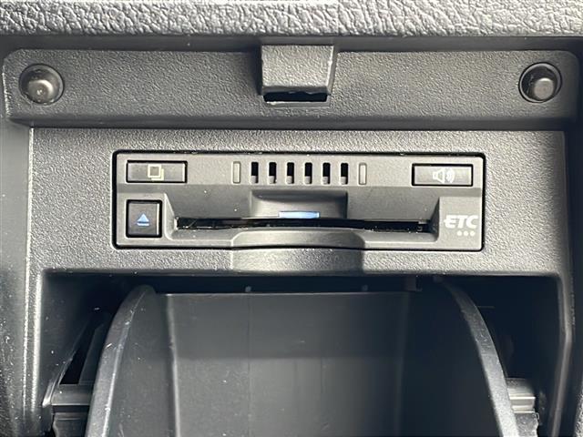 ヴェルファイアハイブリッド Ｚ　ゴールデンアイズ　４ＷＤ／純正メーカーＯＰナビ／フルセグ／ＣＤ／ＤＶＤ／ＢＴ／両側パワースライドドア／フリップダウンモニター／サンルーフ／衝突軽減ブレーキ／レーンキープアシスト／レーダークルーズコントロール（18枚目）