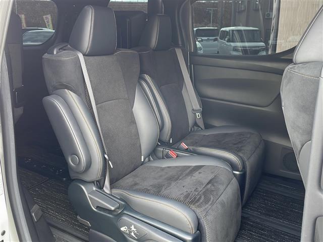 ヴェルファイアハイブリッド Ｚ　ゴールデンアイズ　４ＷＤ／純正メーカーＯＰナビ／フルセグ／ＣＤ／ＤＶＤ／ＢＴ／両側パワースライドドア／フリップダウンモニター／サンルーフ／衝突軽減ブレーキ／レーンキープアシスト／レーダークルーズコントロール（25枚目）