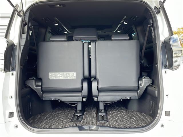 ヴェルファイアハイブリッド Ｚ　ゴールデンアイズ　４ＷＤ／純正メーカーＯＰナビ／フルセグ／ＣＤ／ＤＶＤ／ＢＴ／両側パワースライドドア／フリップダウンモニター／サンルーフ／衝突軽減ブレーキ／レーンキープアシスト／レーダークルーズコントロール（26枚目）