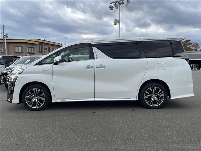 ヴェルファイアハイブリッド Ｚ　ゴールデンアイズ　４ＷＤ／純正メーカーＯＰナビ／フルセグ／ＣＤ／ＤＶＤ／ＢＴ／両側パワースライドドア／フリップダウンモニター／サンルーフ／衝突軽減ブレーキ／レーンキープアシスト／レーダークルーズコントロール（33枚目）